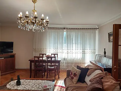 Kirayə verilir 4 otaqlı mənzil 150 m²