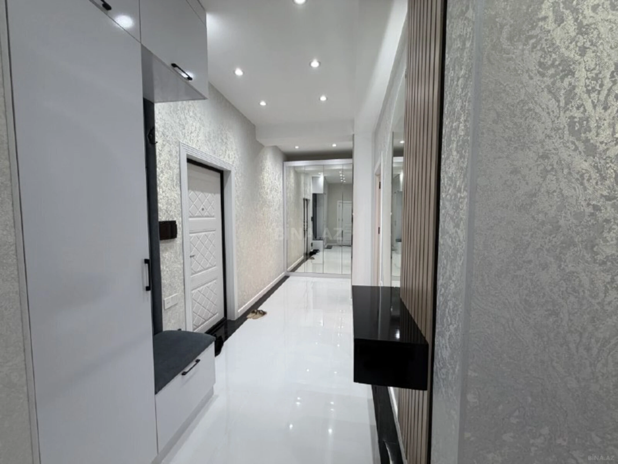 Satılır 2 otaqlı mənzil 85 m²