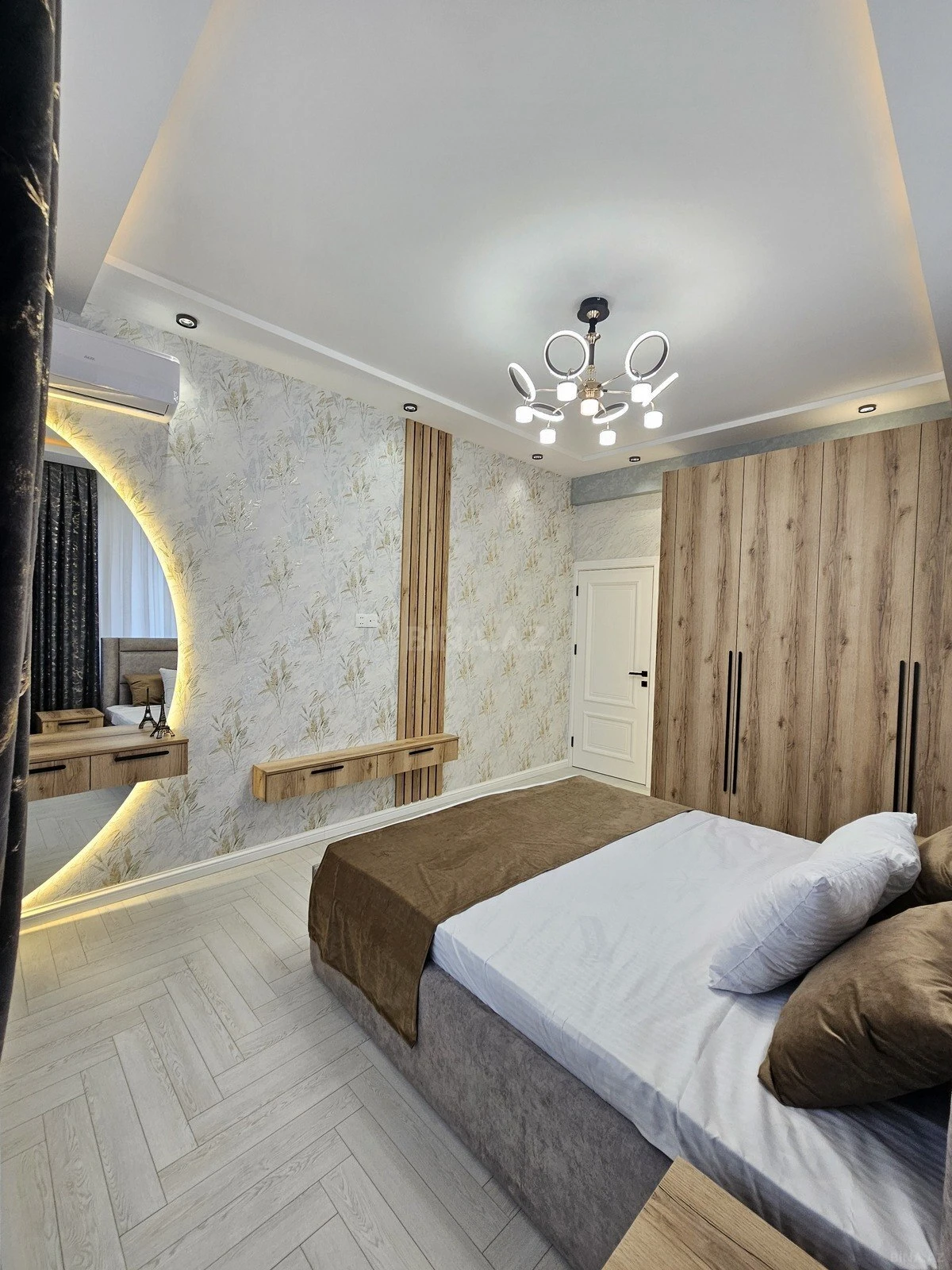 Satılır 4 otaqlı mənzil 118 m²