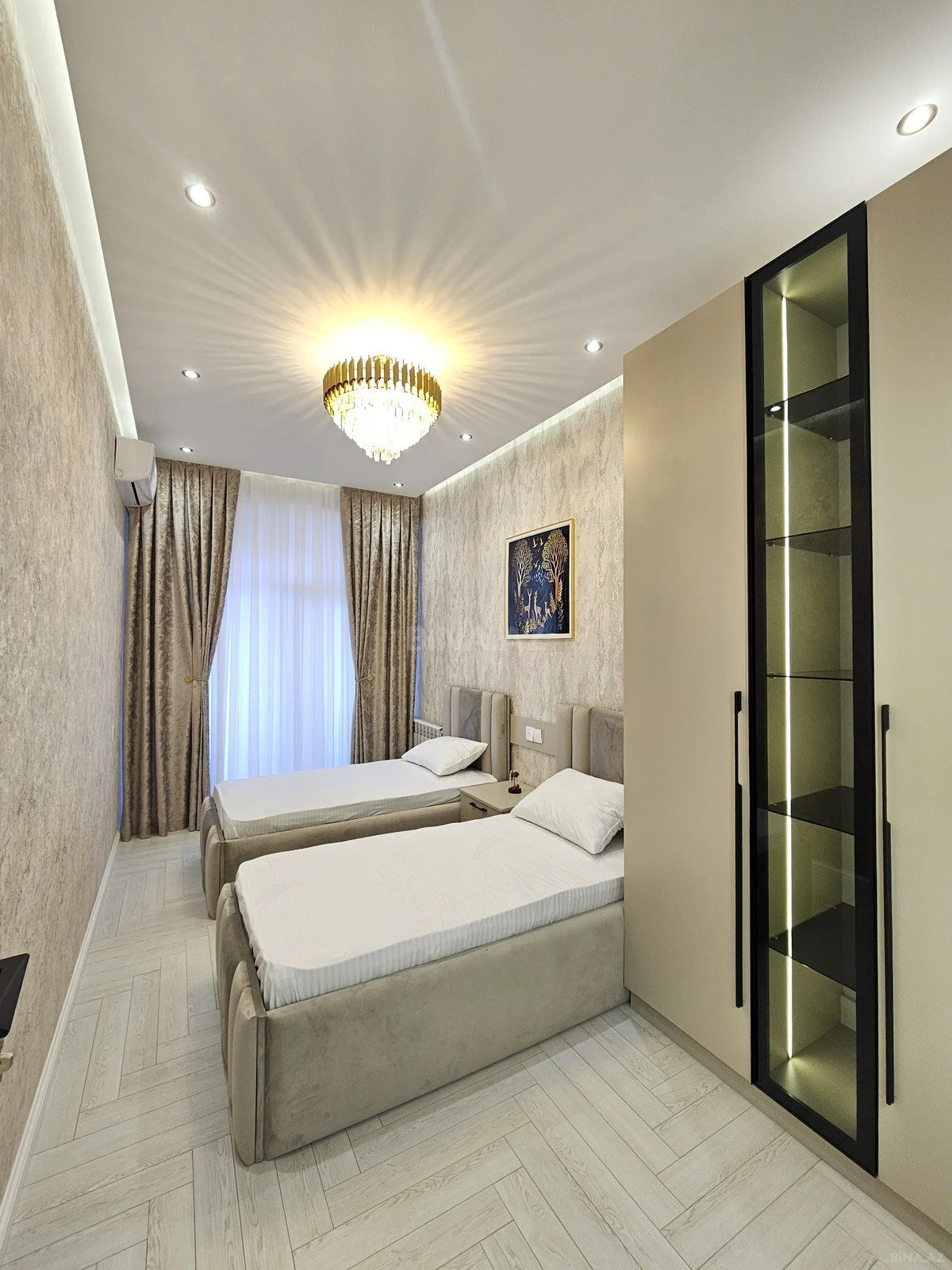 Satılır 4 otaqlı mənzil 118 m²