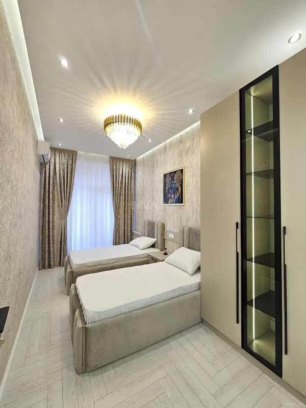 Satılır 4 otaqlı mənzil 118 m²