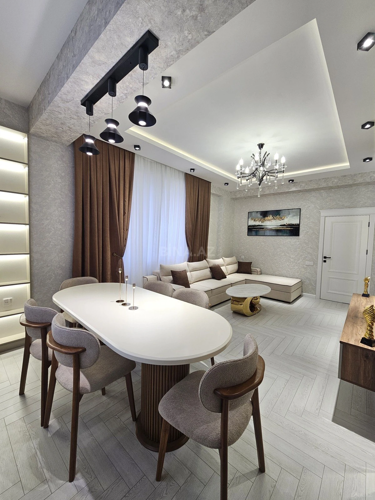 Satılır 4 otaqlı mənzil 118 m²