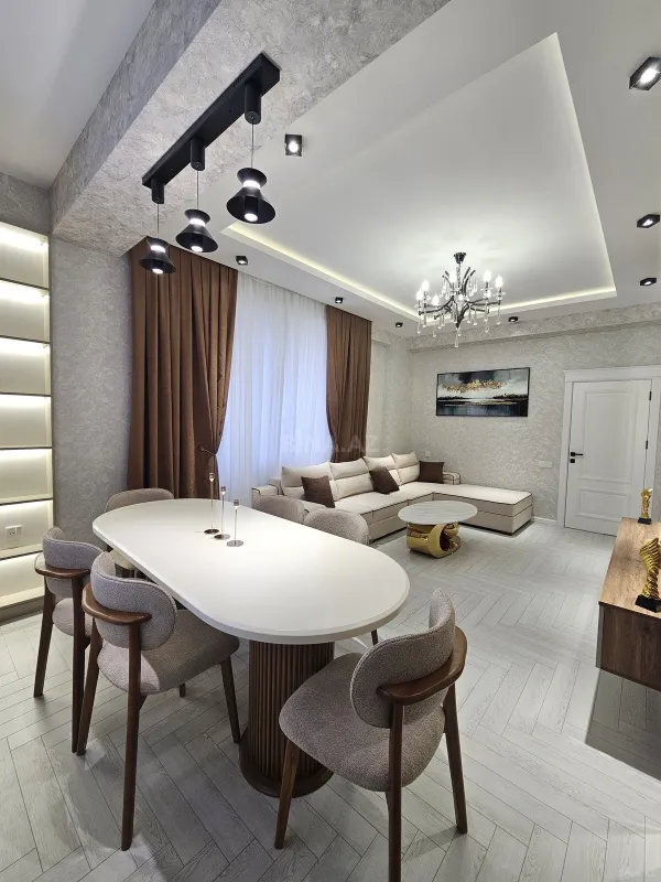 Satılır 4 otaqlı mənzil 118 m²