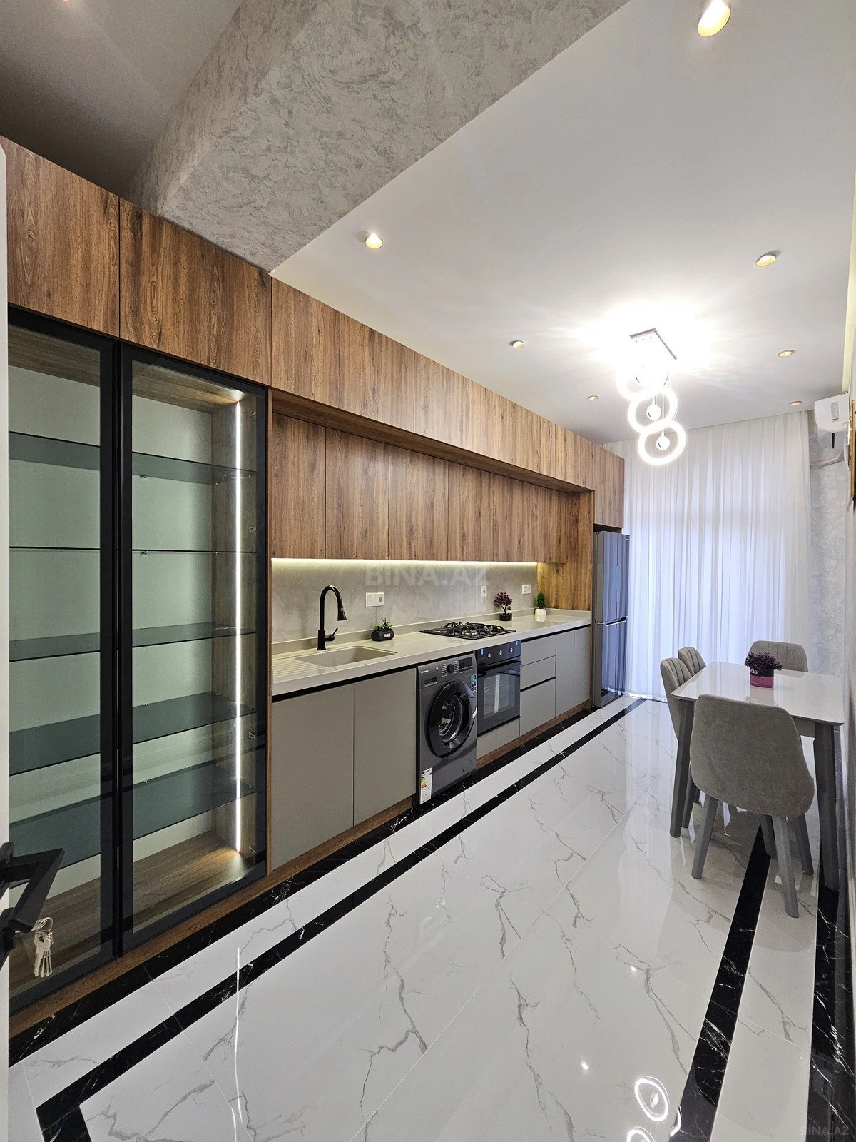 Satılır 4 otaqlı mənzil 118 m²