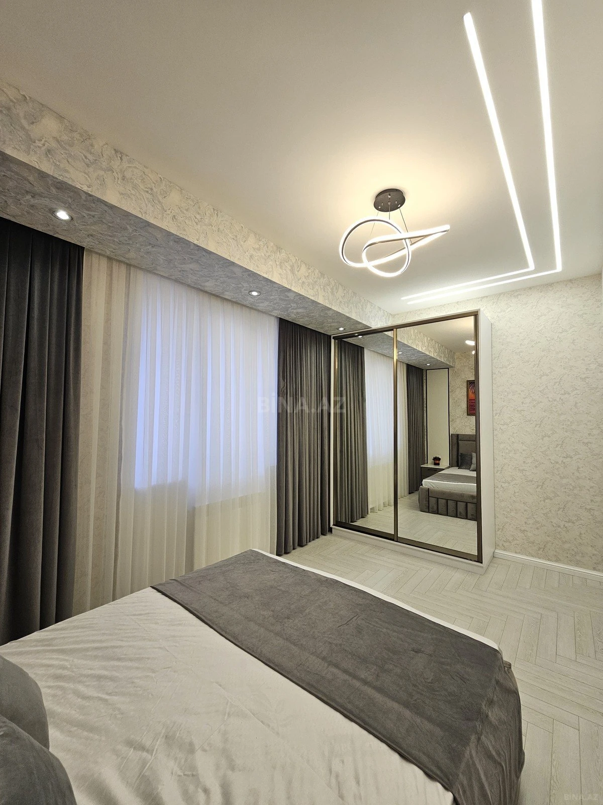 Satılır 4 otaqlı mənzil 118 m²