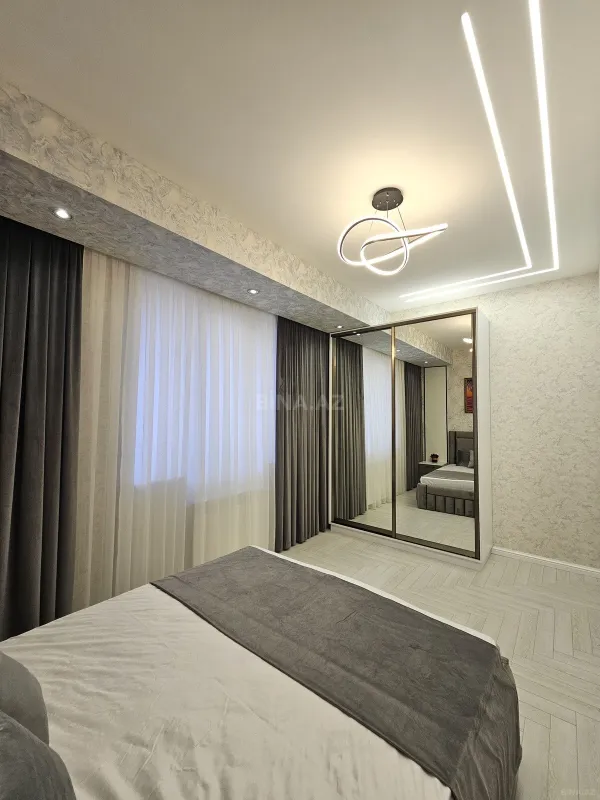 Satılır 4 otaqlı mənzil 118 m²