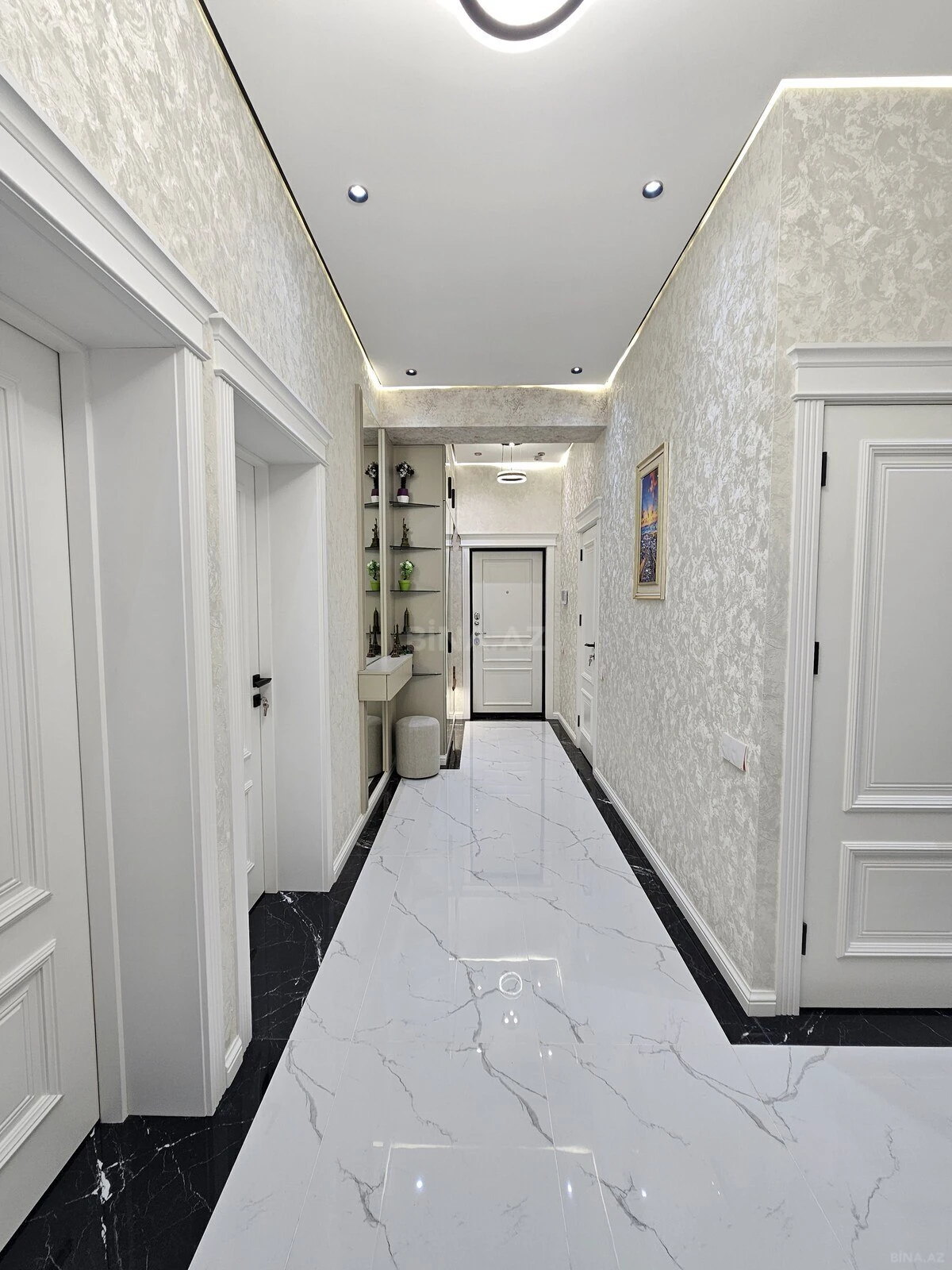 Satılır 4 otaqlı mənzil 118 m²