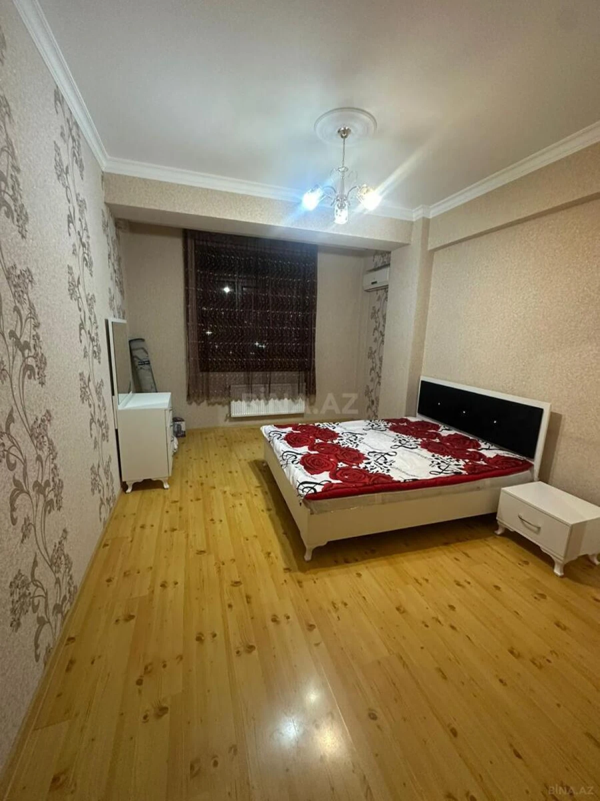 Kirayə verilir 2 otaqlı mənzil 80 m²