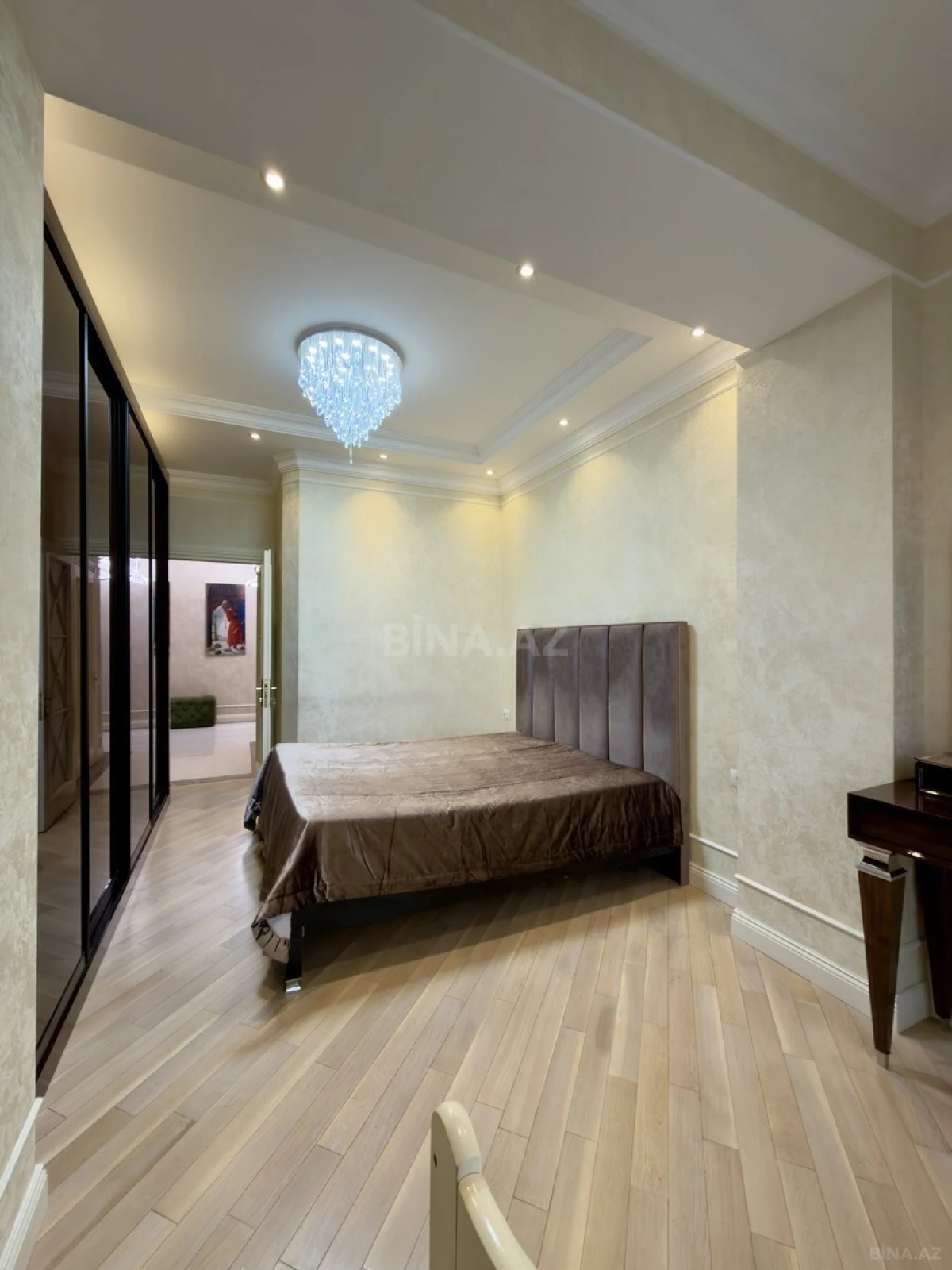 Satılır 2 otaqlı mənzil 115 m²