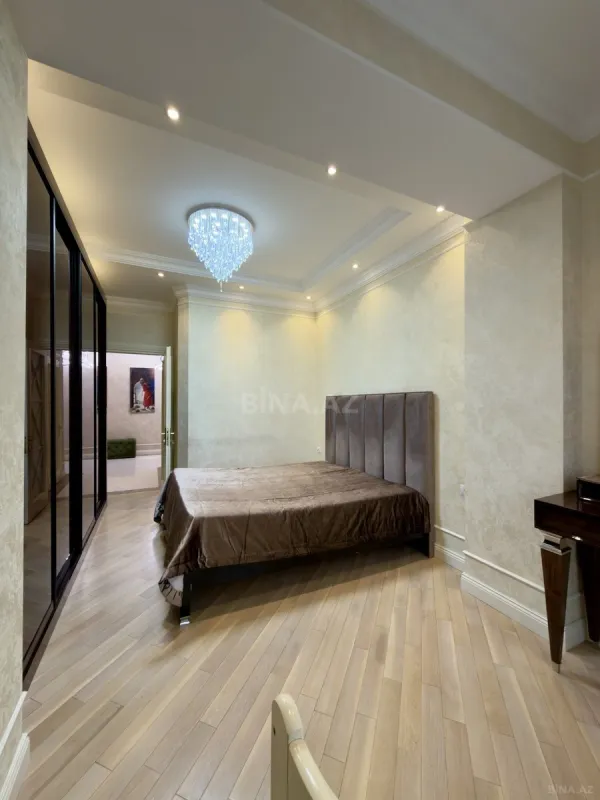 Satılır 2 otaqlı mənzil 115 m²