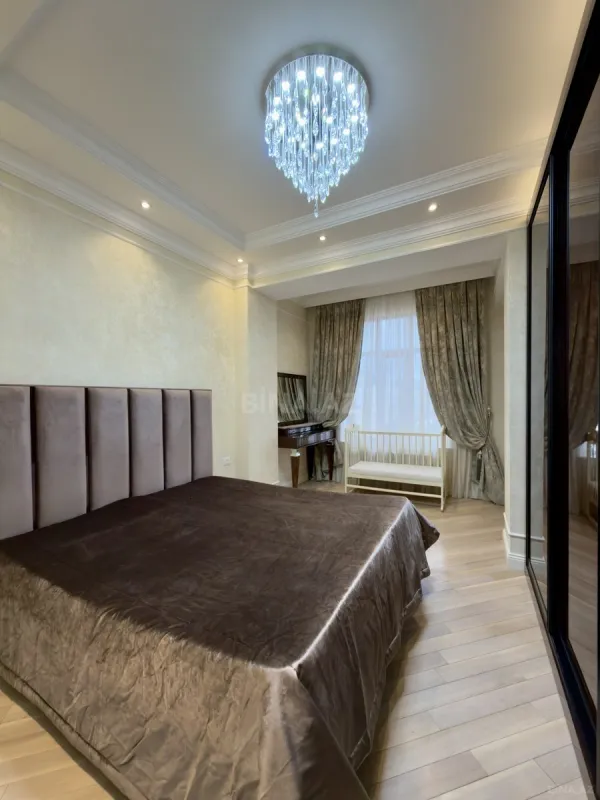 Satılır 2 otaqlı mənzil 115 m²