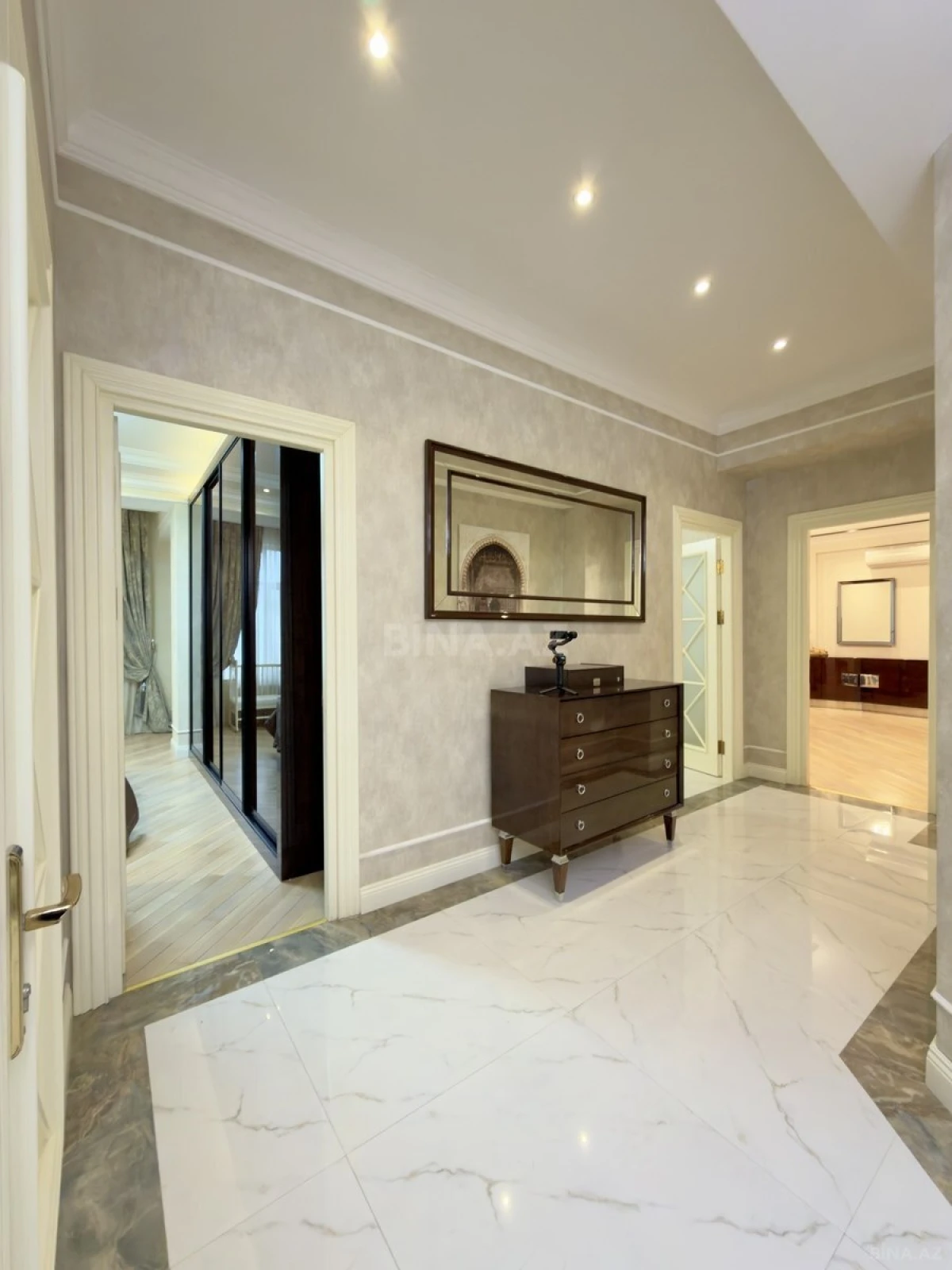 Satılır 2 otaqlı mənzil 115 m²