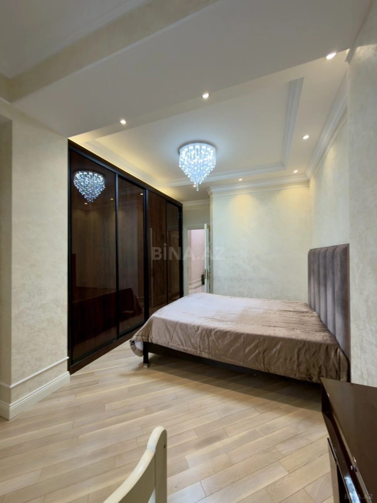 Satılır 2 otaqlı mənzil 115 m²