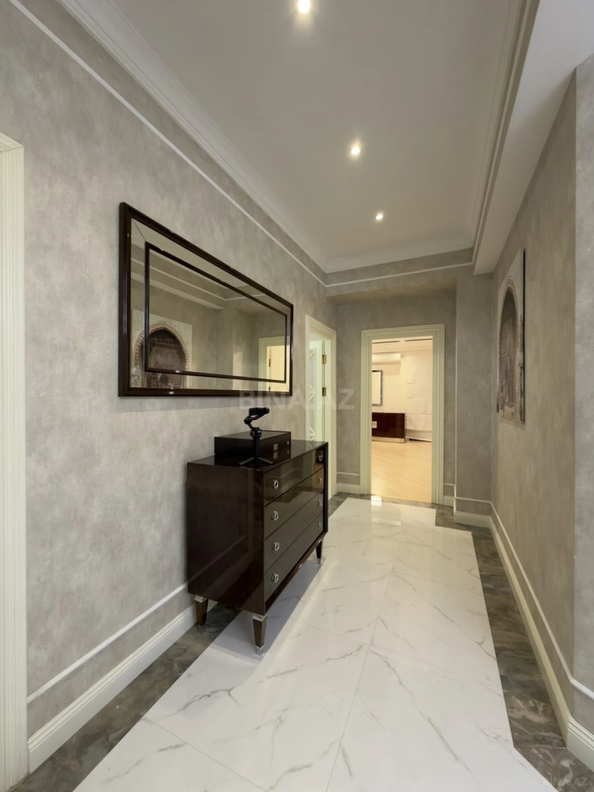 Satılır 2 otaqlı mənzil 115 m²