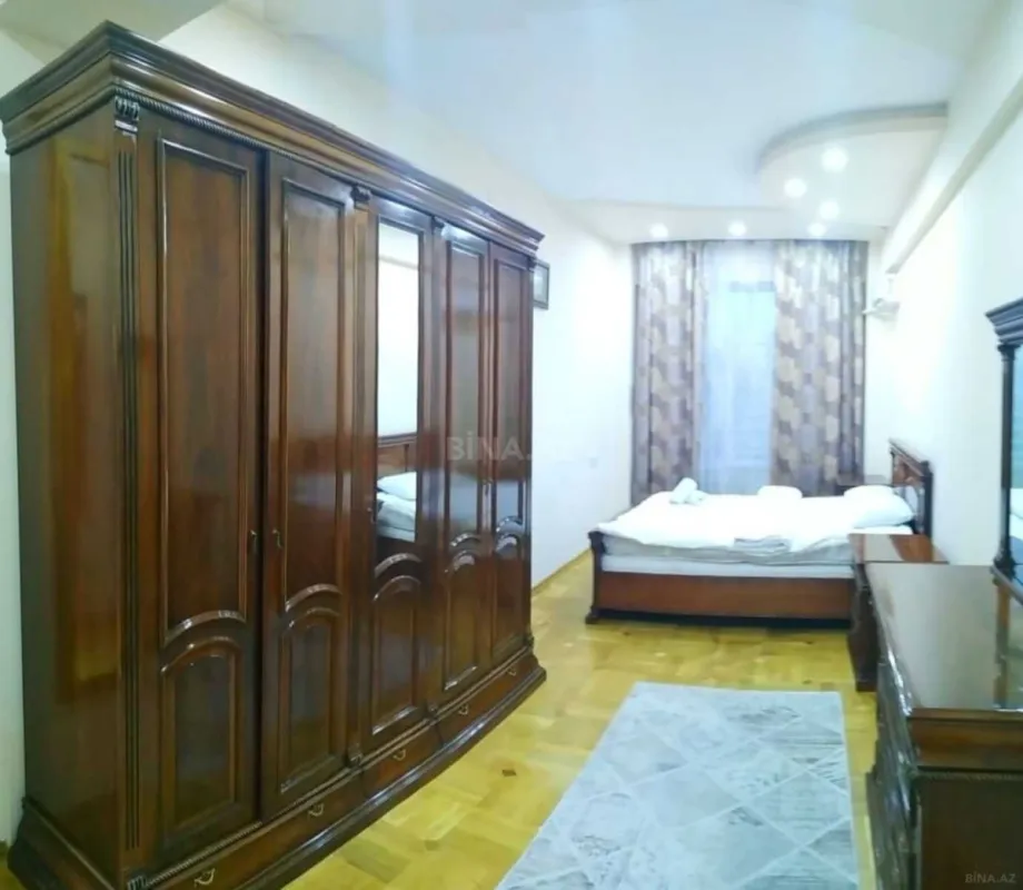 Kirayə verilir 3 otaqlı mənzil 145 m²