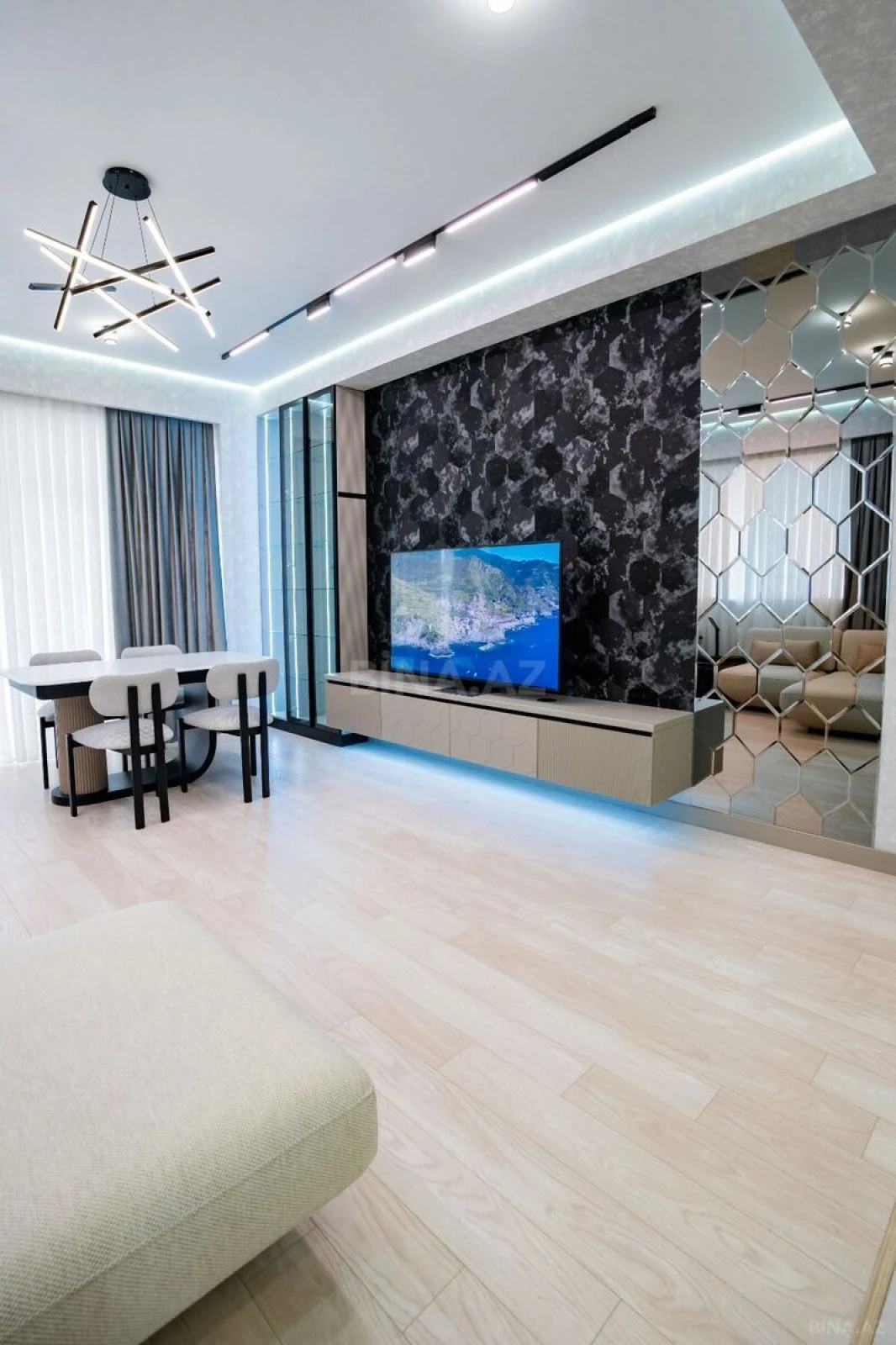 Kirayə verilir 3 otaqlı mənzil 130 m²