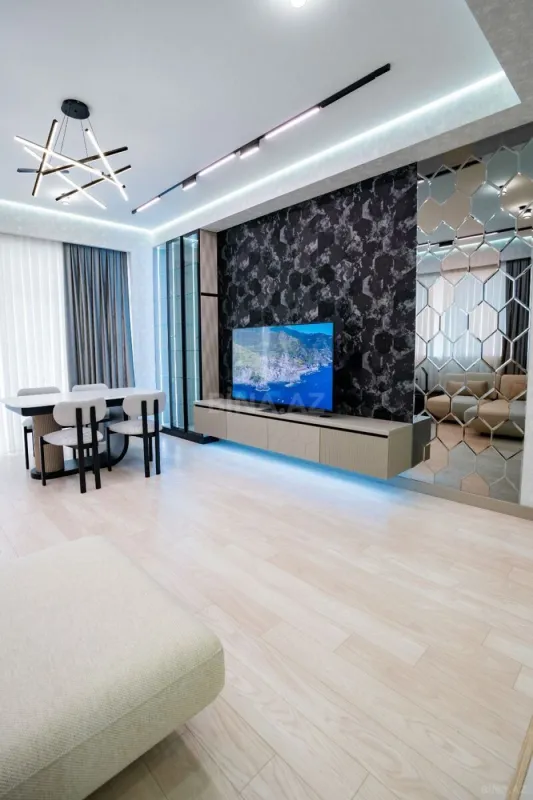 Kirayə verilir 3 otaqlı mənzil 130 m²