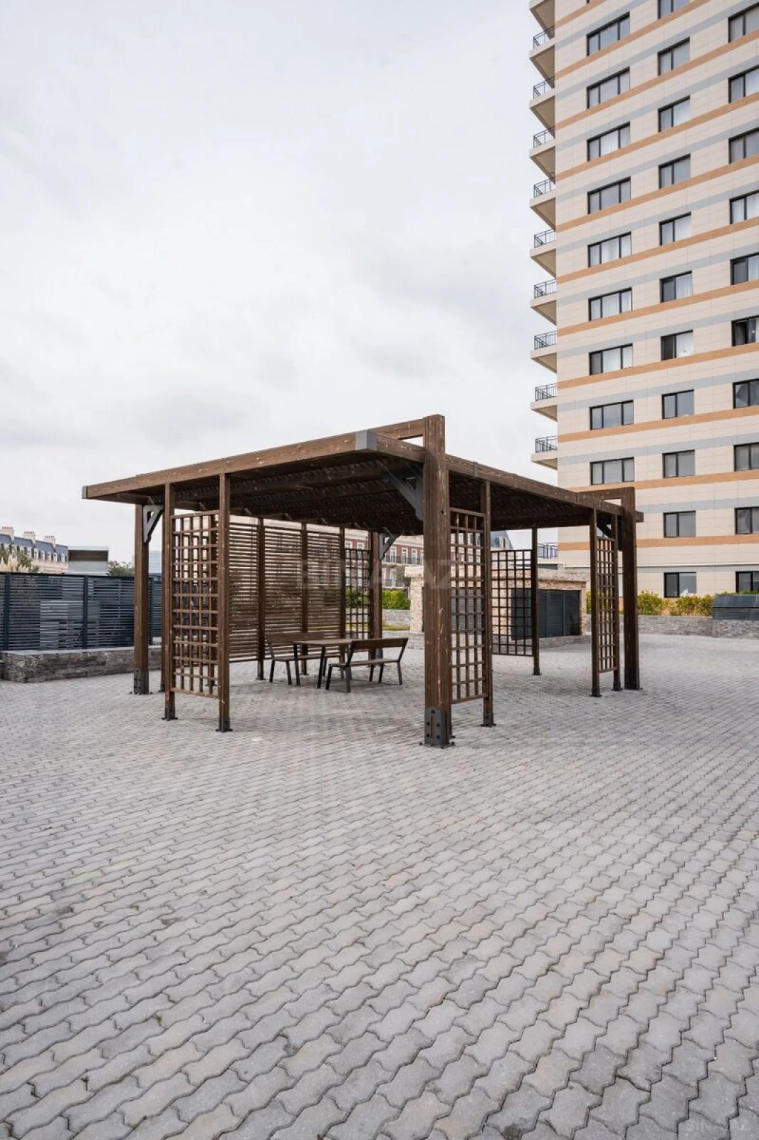 Kirayə verilir 3 otaqlı mənzil 130 m²