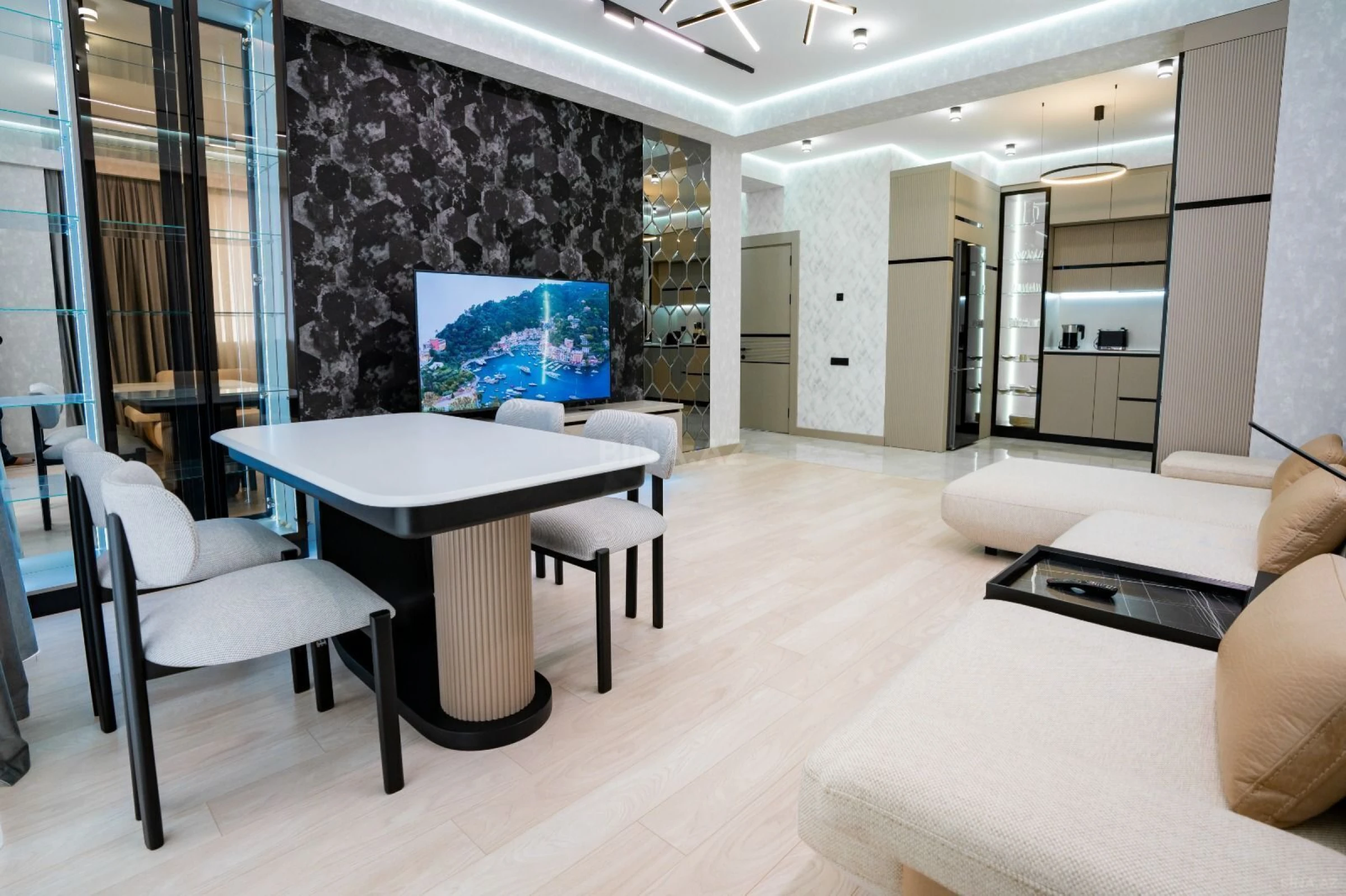 Kirayə verilir 3 otaqlı mənzil 130 m²