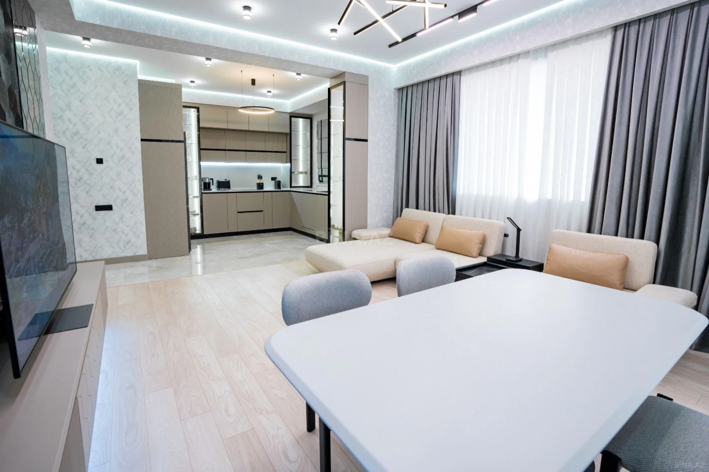 Kirayə verilir 3 otaqlı mənzil 130 m²