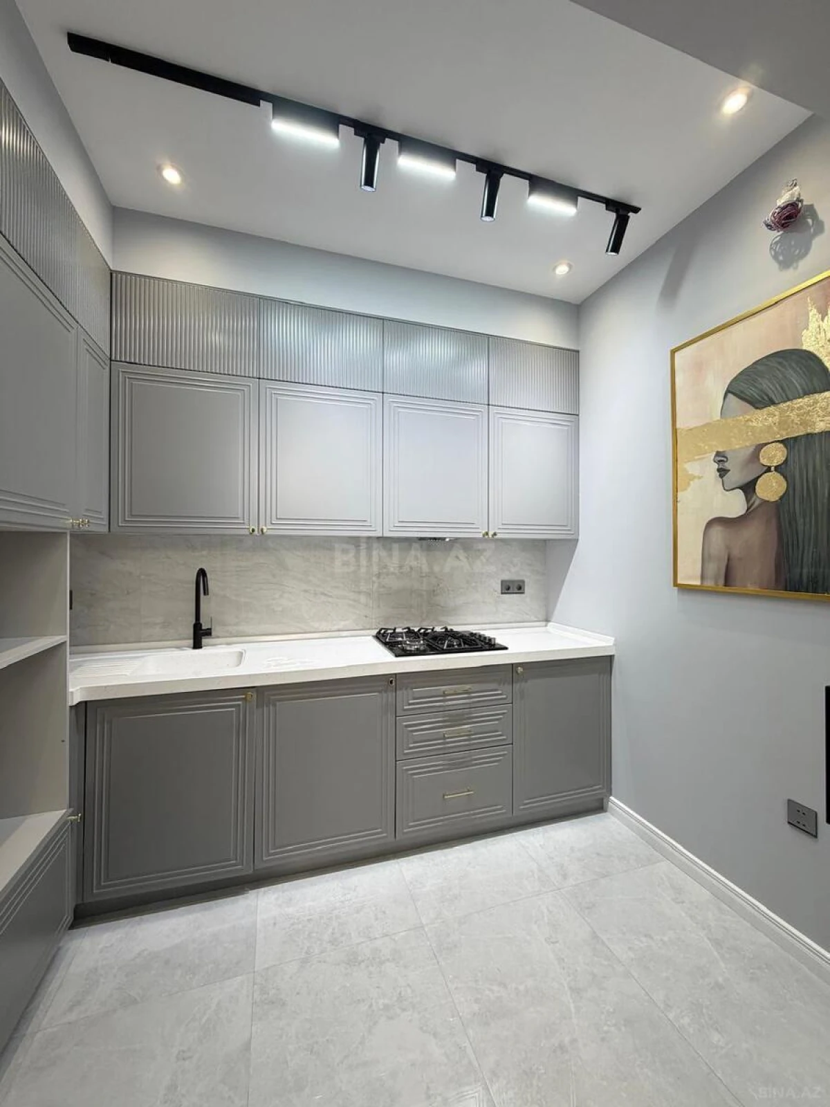 Satılır 3 otaqlı mənzil 98 m²