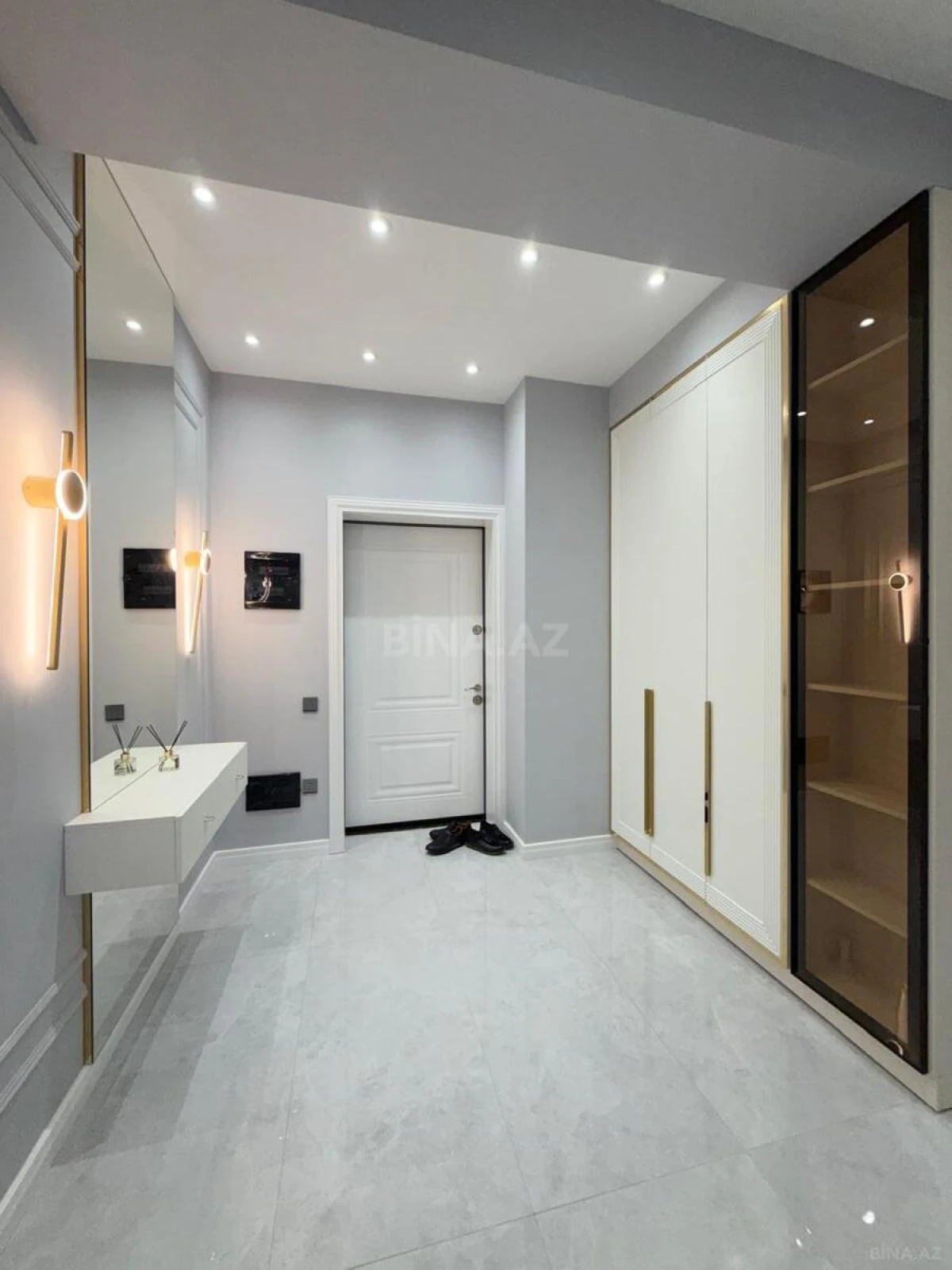 Satılır 3 otaqlı mənzil 98 m²