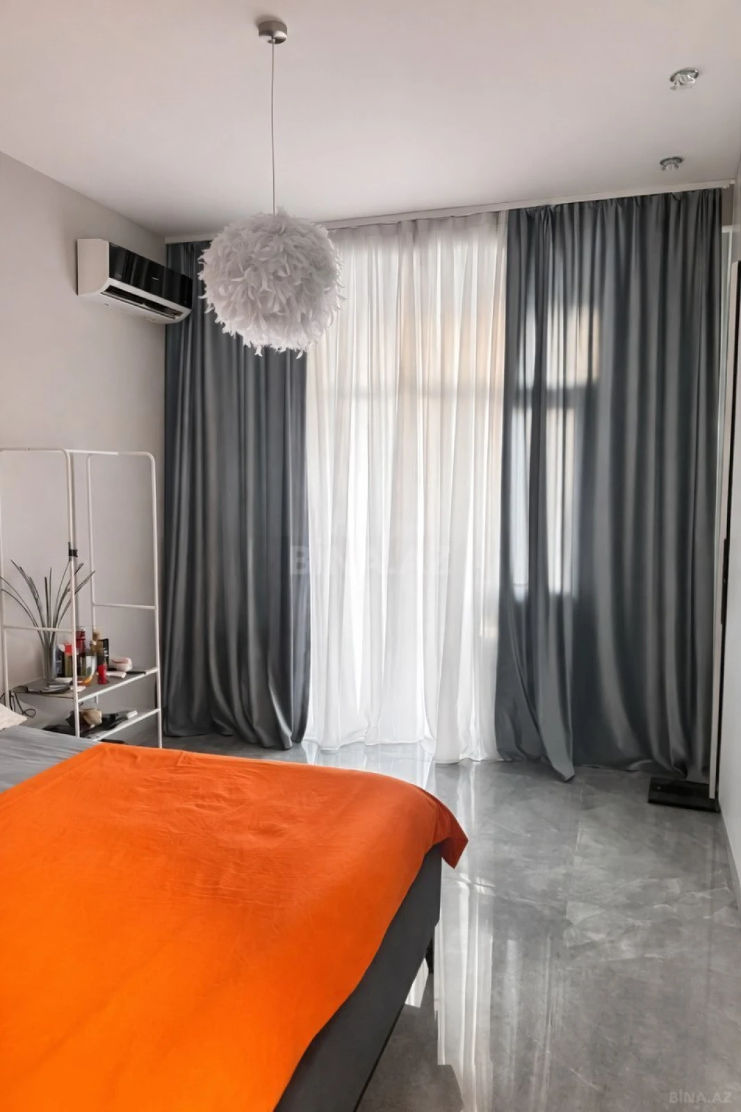 Satılır 2 otaqlı mənzil 103 m²