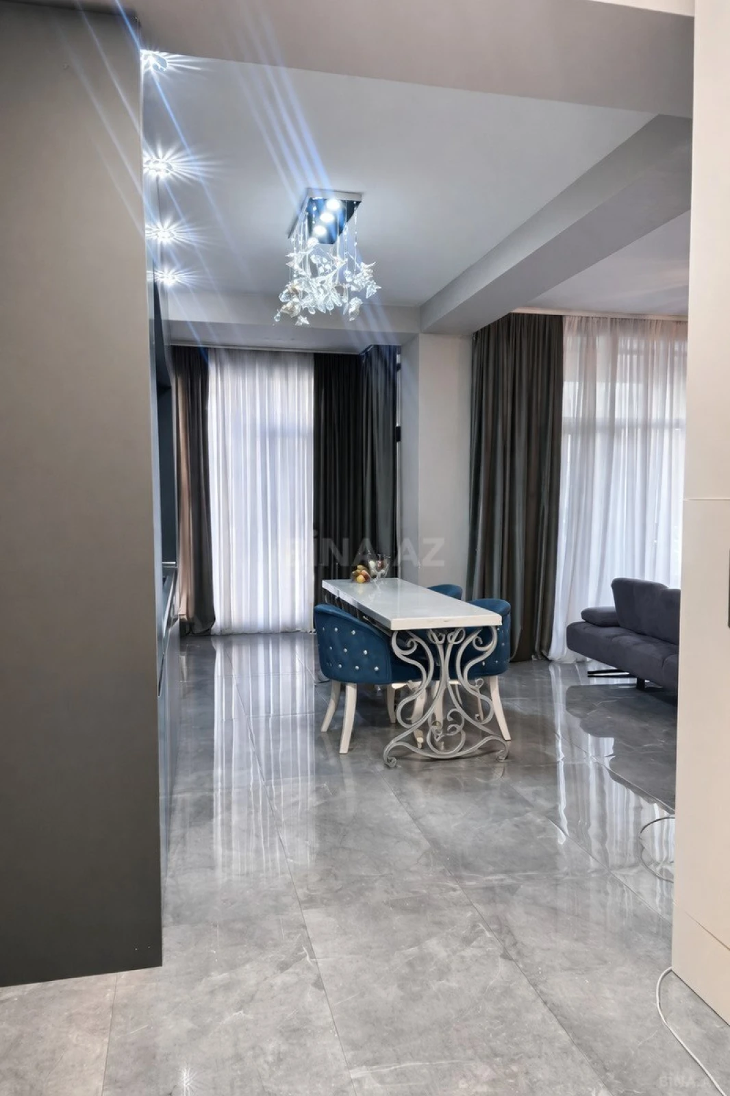 Satılır 2 otaqlı mənzil 103 m²