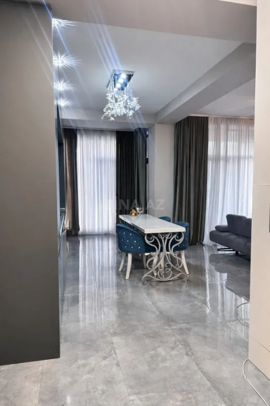 Satılır 2 otaqlı mənzil 103 m²