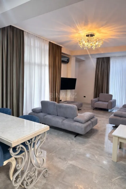 Satılır 2 otaqlı mənzil 103 m²