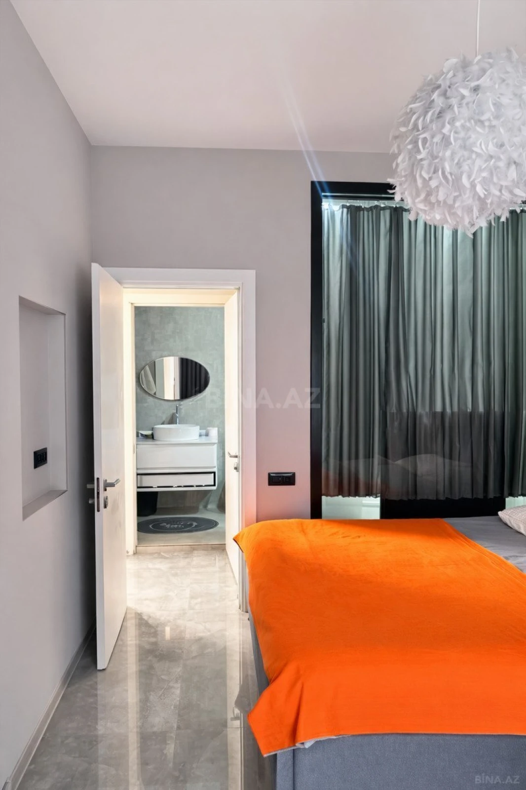 Satılır 2 otaqlı mənzil 103 m²