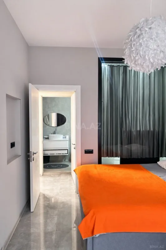 Satılır 2 otaqlı mənzil 103 m²