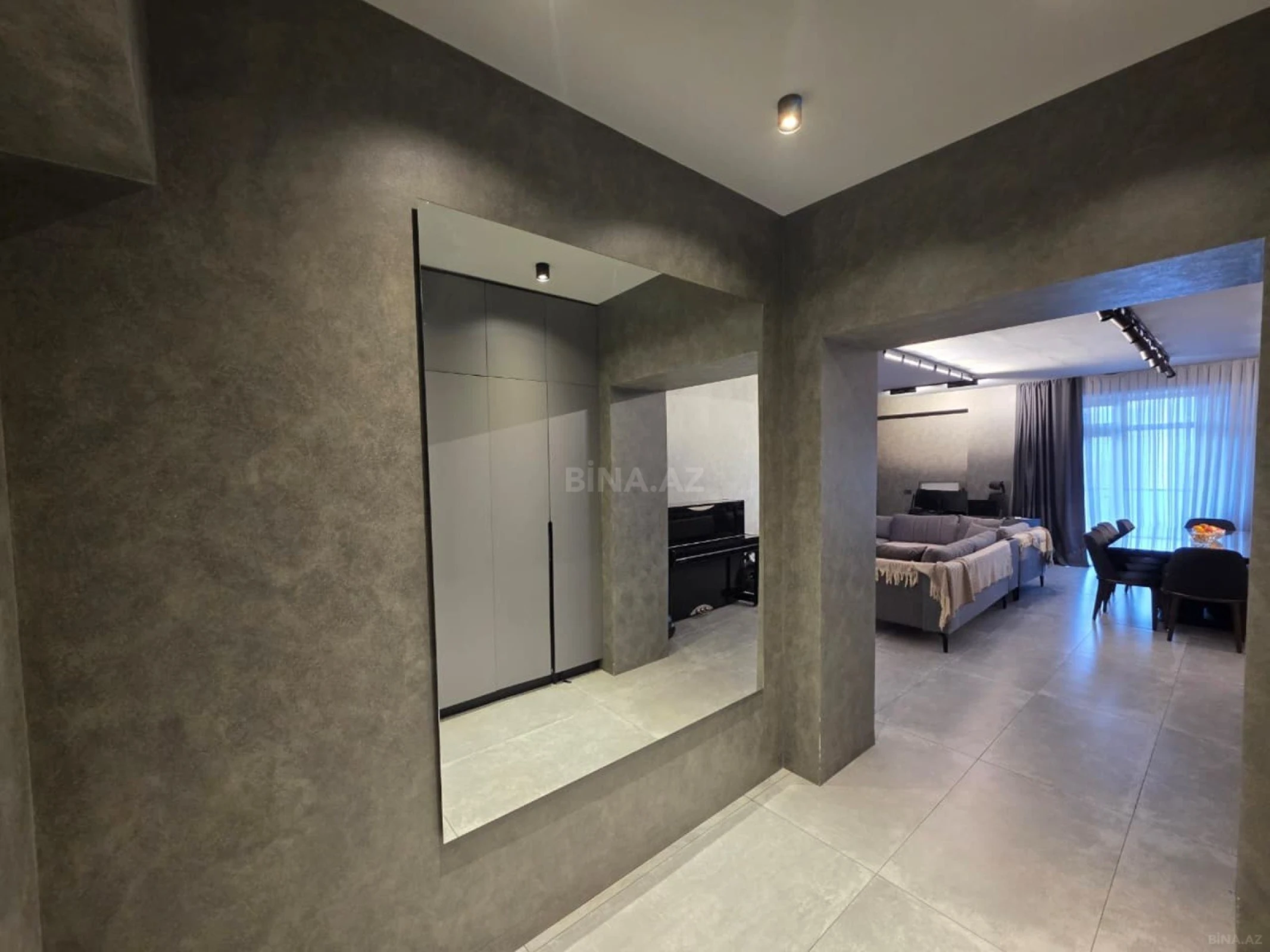 Satılır 3 otaqlı mənzil 145 m²