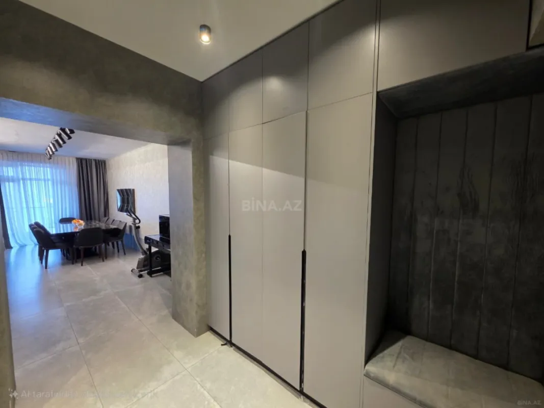 Satılır 3 otaqlı mənzil 145 m²