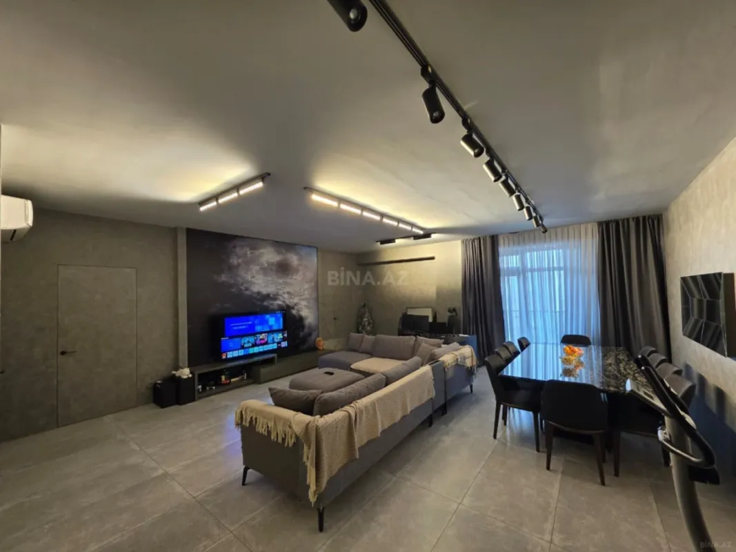 Satılır 3 otaqlı mənzil 145 m²