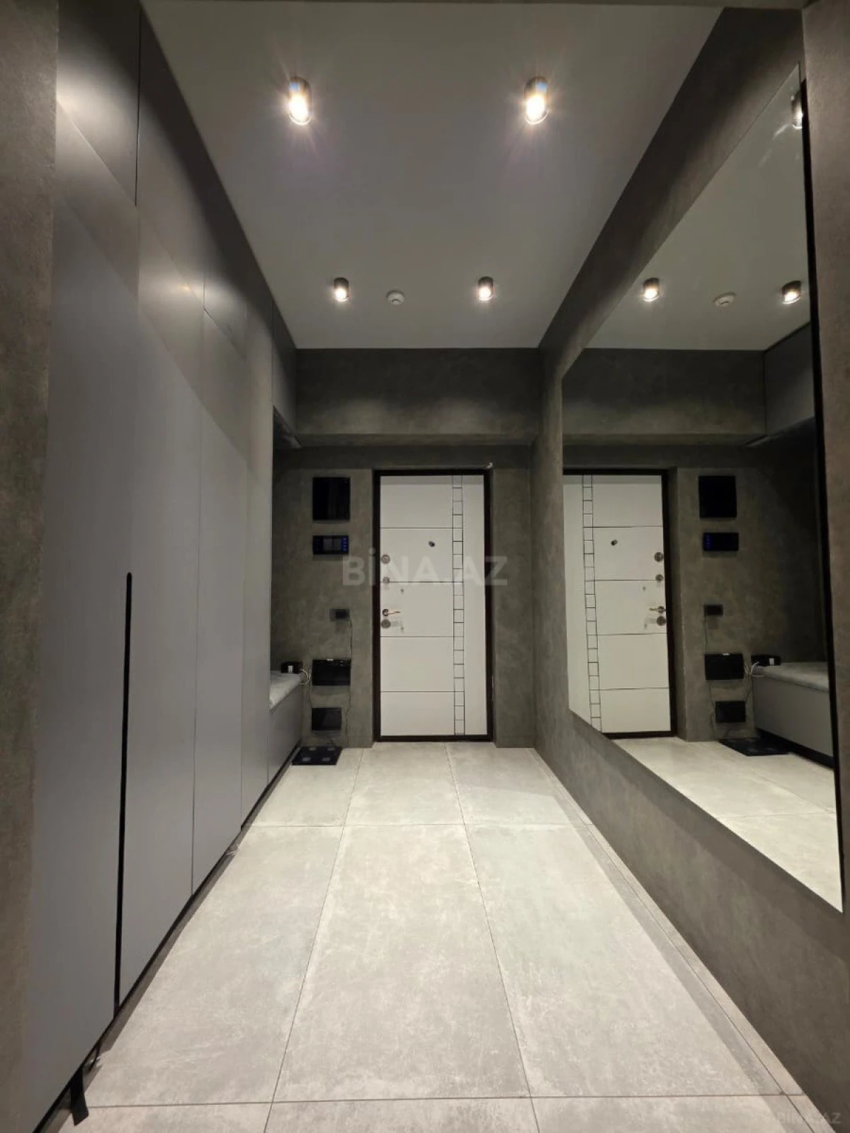 Satılır 3 otaqlı mənzil 145 m²