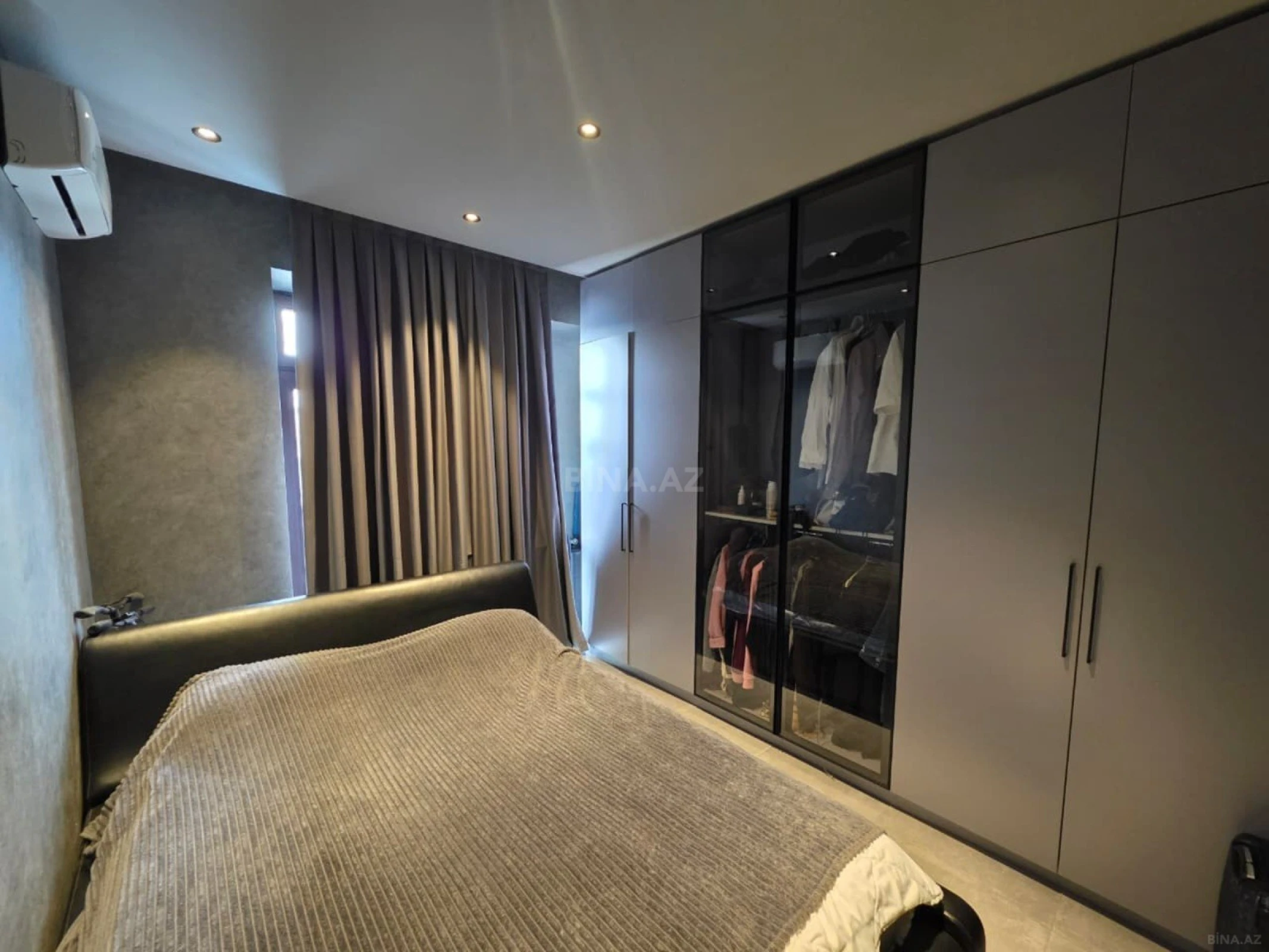 Satılır 3 otaqlı mənzil 145 m²