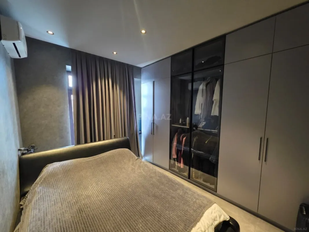 Satılır 3 otaqlı mənzil 145 m²