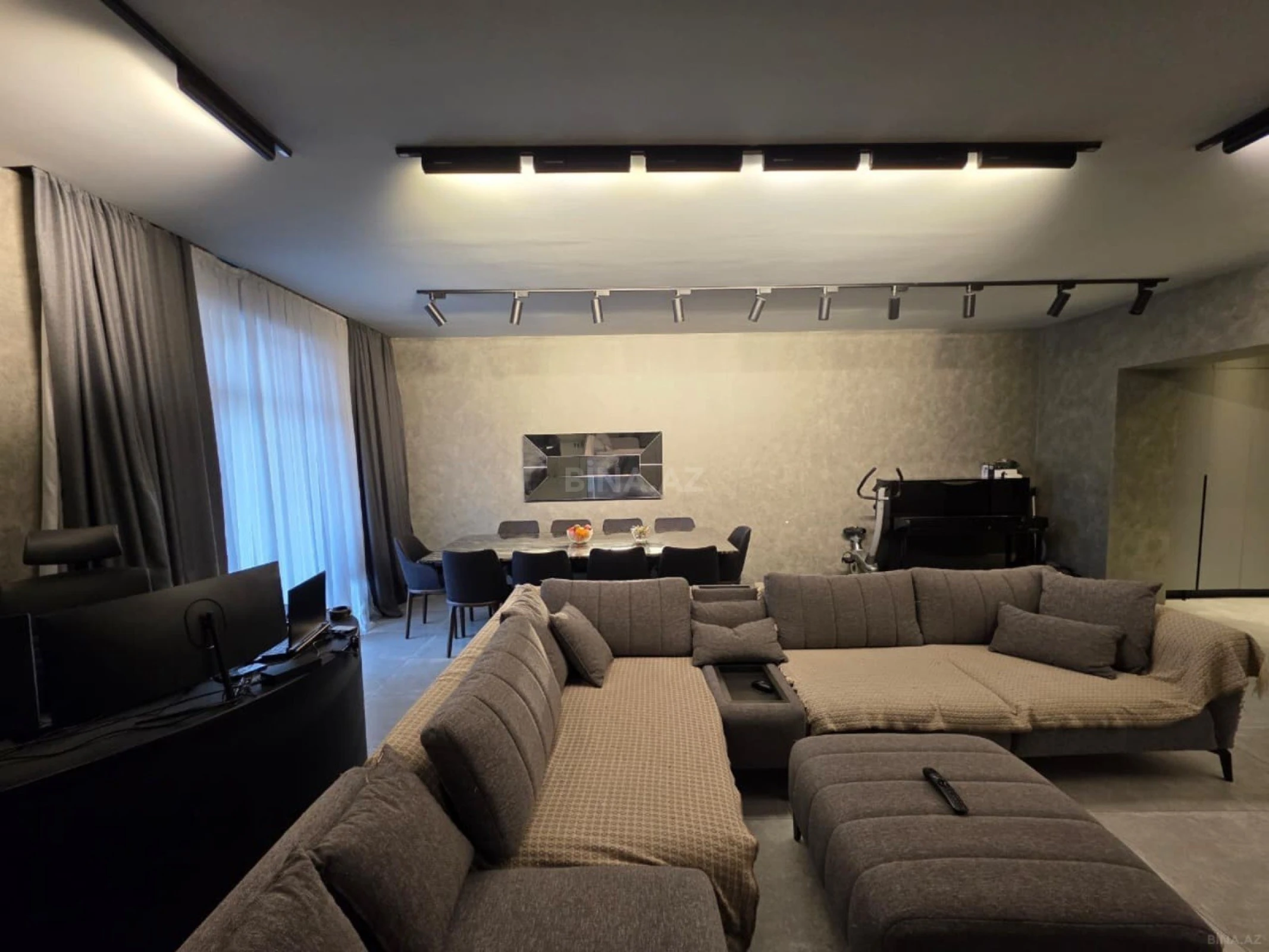 Satılır 3 otaqlı mənzil 145 m²