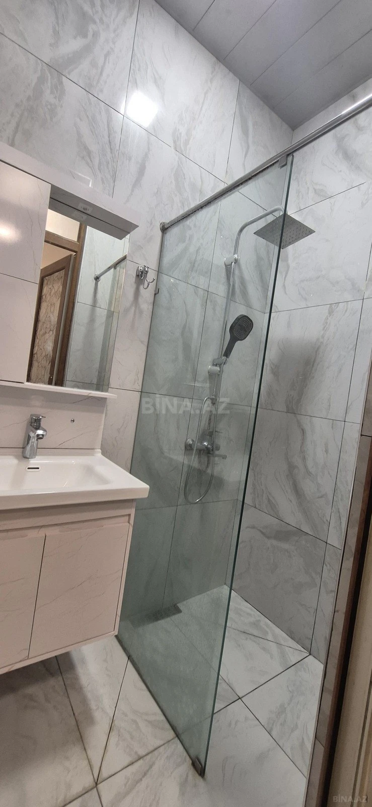 Kirayə verilir 2 otaqlı mənzil 60 m²