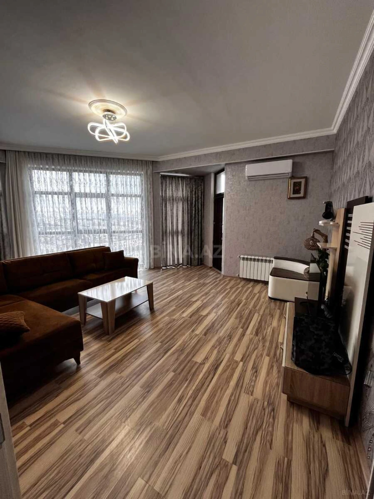 Kirayə verilir 2 otaqlı mənzil 86 m²