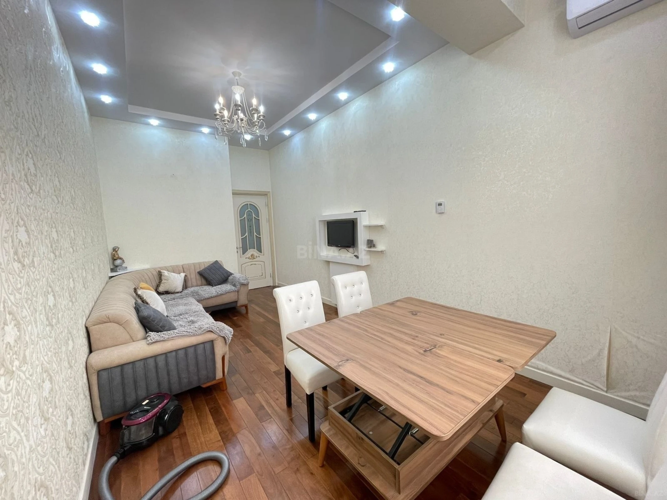 Kirayə verilir 2 otaqlı mənzil 80 m²