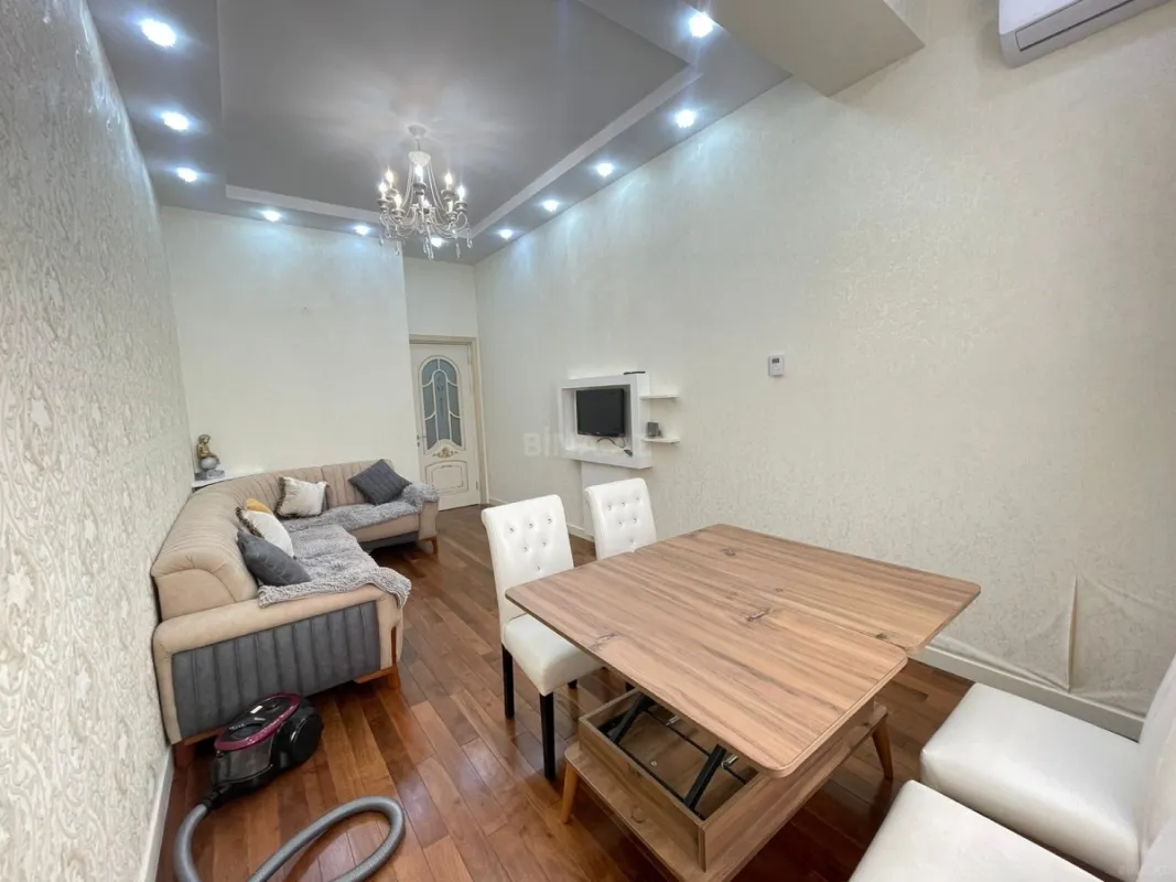 Kirayə verilir 2 otaqlı mənzil 80 m²