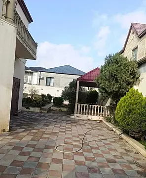 Satılır 7 otaqlı həyət evi 230 m²