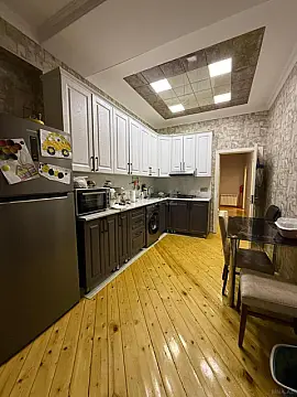Kirayə verilir 2 otaqlı mənzil 85 m²