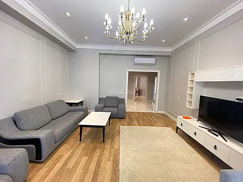 Kirayə verilir 4 otaqlı mənzil 200 m²