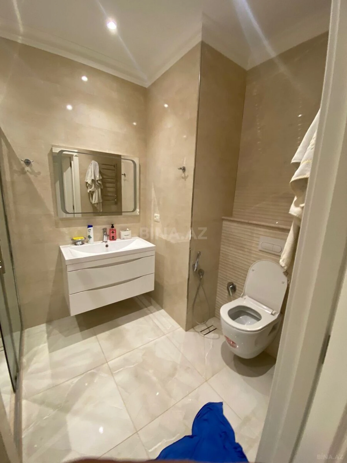 Kirayə verilir 4 otaqlı mənzil 200 m²