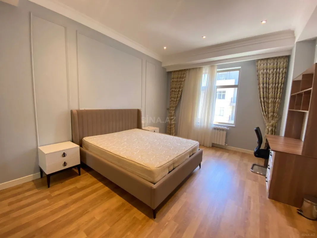 Kirayə verilir 4 otaqlı mənzil 200 m²