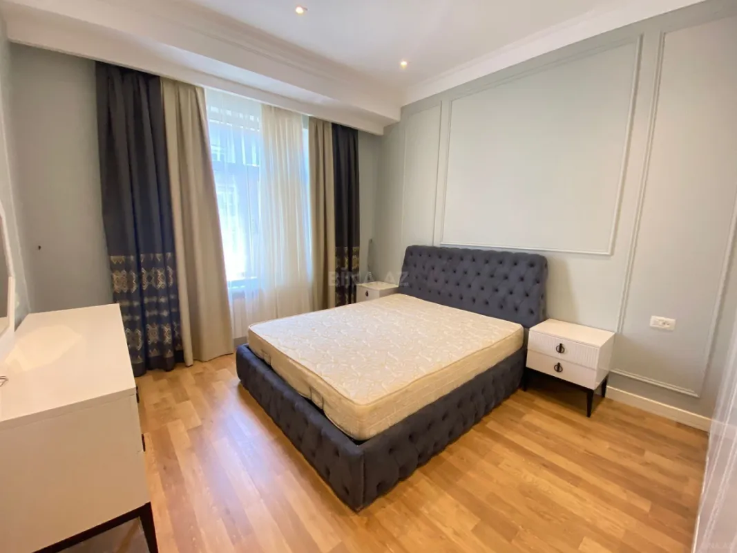 Kirayə verilir 4 otaqlı mənzil 200 m²