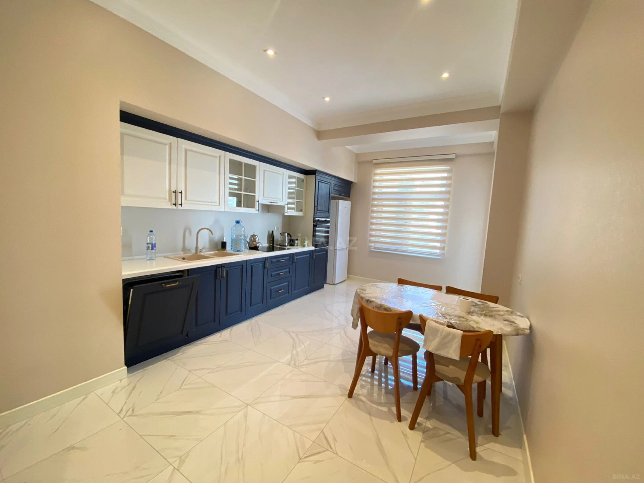 Kirayə verilir 4 otaqlı mənzil 200 m²